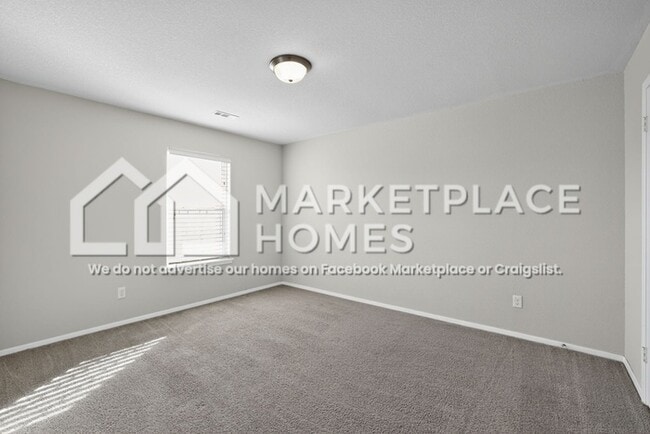 Building Photo - 904 SW Loudon Dr