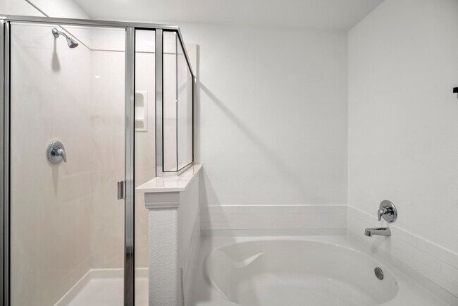 Building Photo - 10477 Pineland Dr