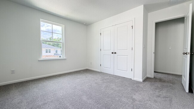 Building Photo - 6039 Oracle Ct