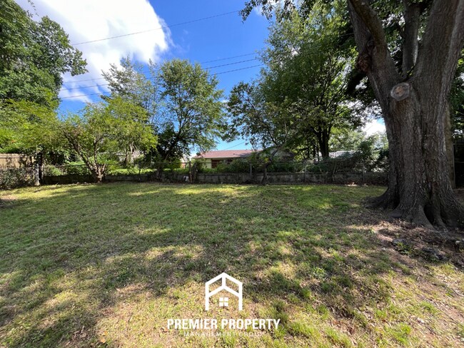 Building Photo - Charming 3BR/1BA Near Parkway Village | 1,305 Sq Ft, Open Kitchen & Large Fenced Yard