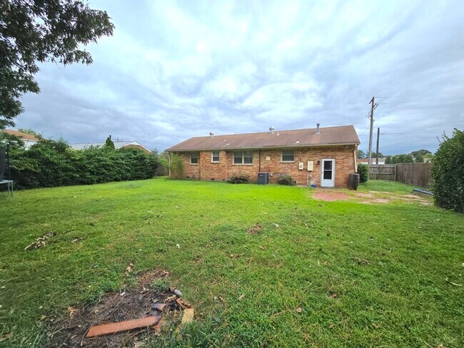 Building Photo - Charming 4-Bedroom Brick Ranch in Virginia Beach!
