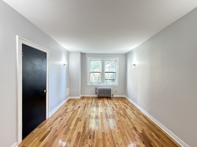 Building Photo - 843 W Leland Ave