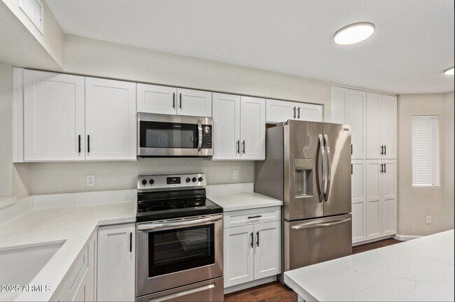 Building Photo - 1424 N Dorsey Ln