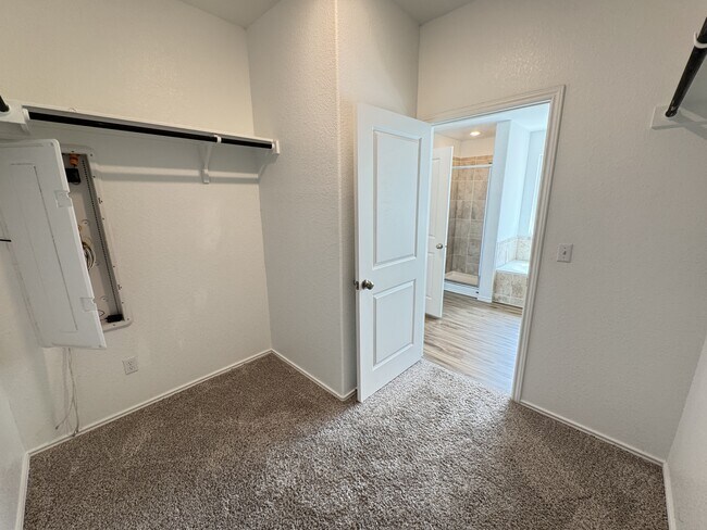 Building Photo - 237 Escondido Cir