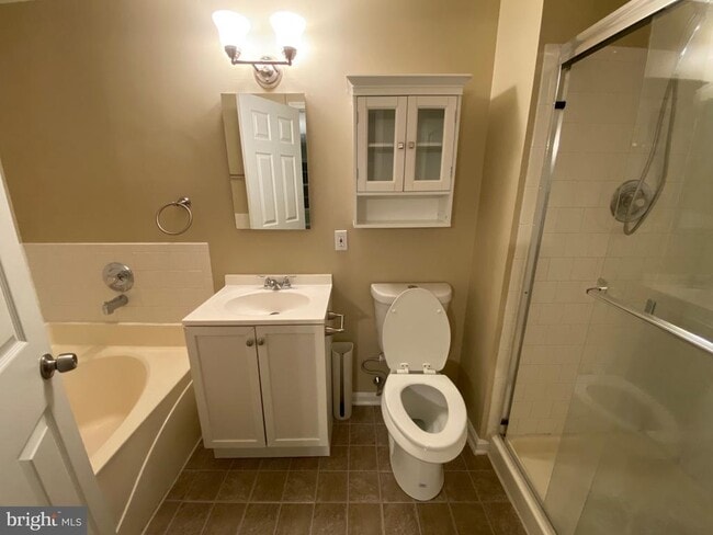 Building Photo - 120 Langdon Farm Cir