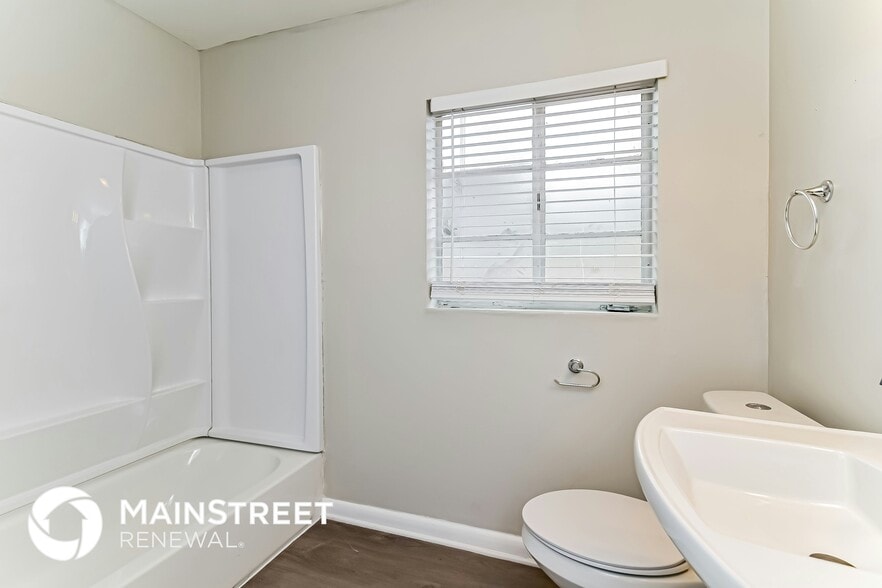 Building Photo - 1619 Ivy Rd