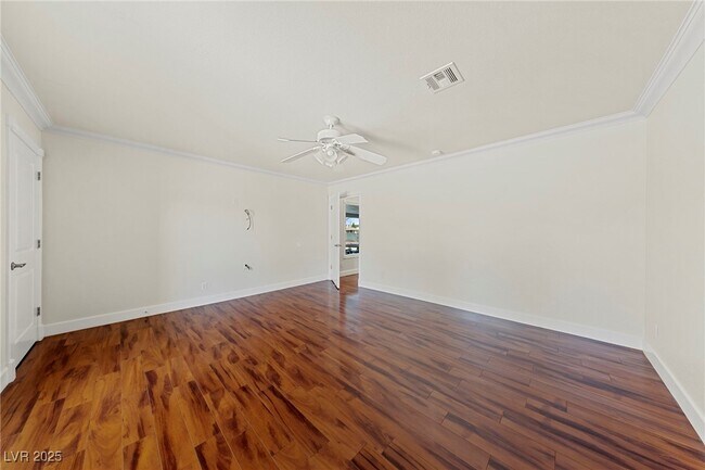 Building Photo - 144 E Robindale Rd