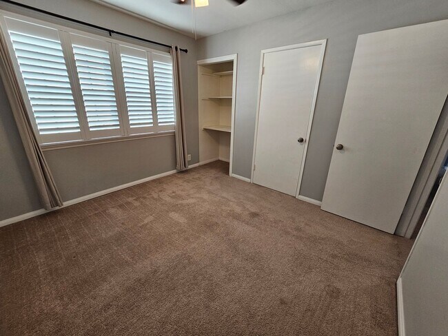 Building Photo - 4BD/2BA Available Near El Dorado Park!!
