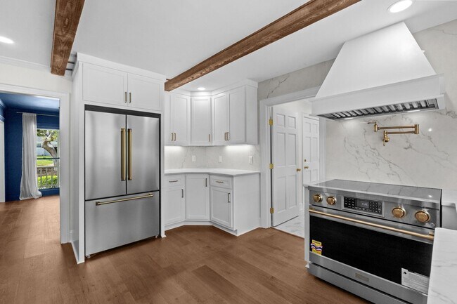 Building Photo - 5704 Woodside Ave