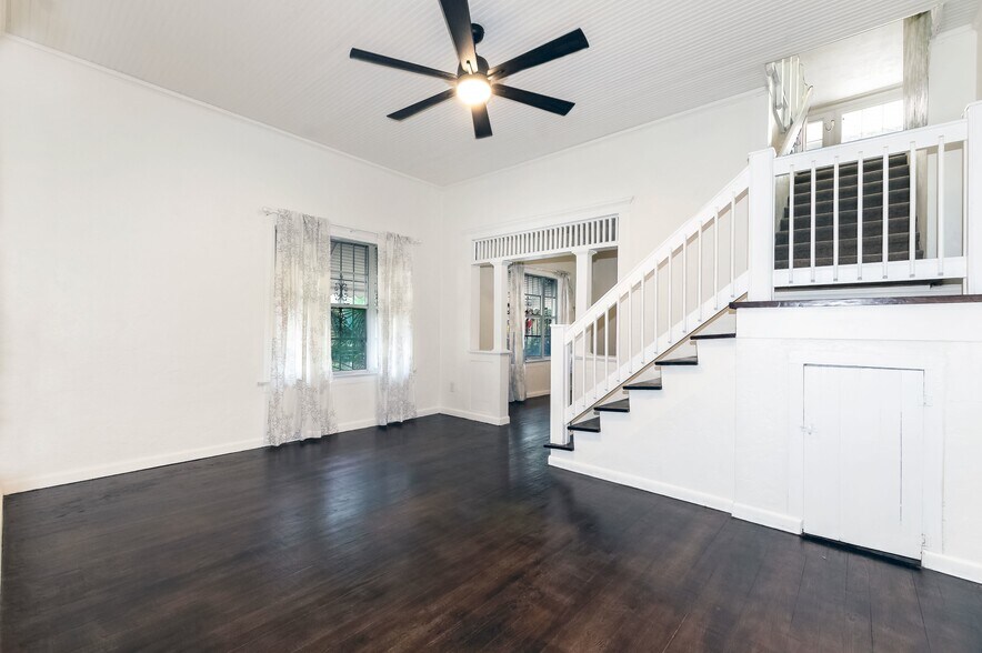 Building Photo - 402 NW 3rd Ave