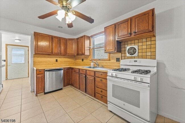 Building Photo - 27 E Madison Ave