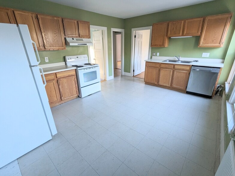 Building Photo - 56 Rackleff St