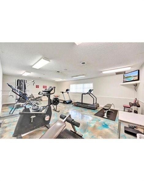 Building Photo - 7787 Golf Cir Dr