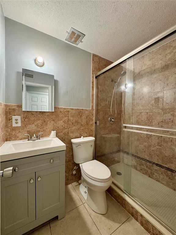 Building Photo - 775 Hillview Dr