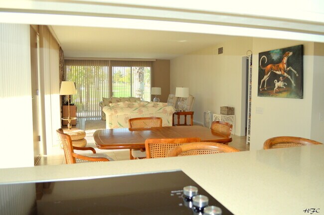 Building Photo - Remodeled 'Fairview Cottage',Long Term. UN...