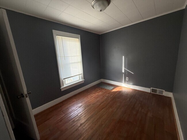 Building Photo - 2310 3rd St