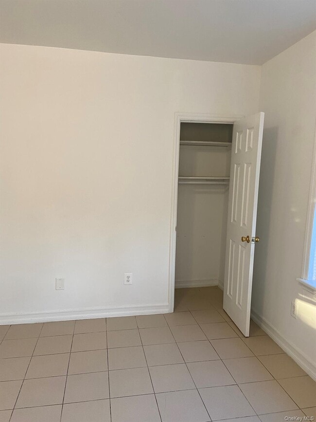 Building Photo - 31-17 Buell St