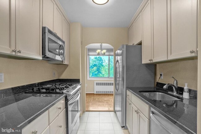 Building Photo - 4000 Tunlaw Rd NW