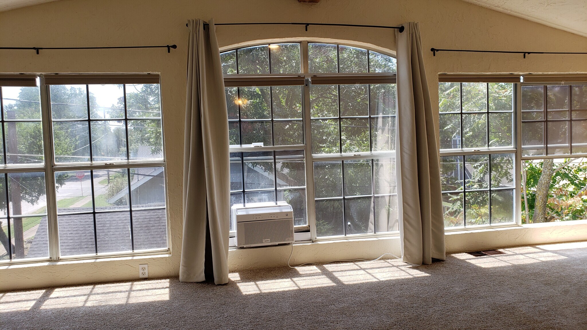 3rd floor vacant view - 409 Ridgeway St