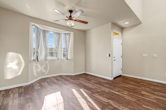 Building Photo - 5629 N Citrus Ln