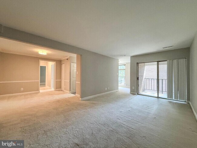 Building Photo - 3330 Woodburn Village Dr