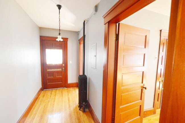 Building Photo - 53 Forest St