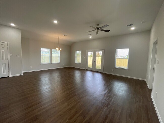 Building Photo - 1055 Rd 5736