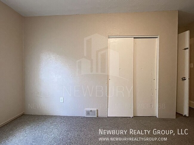 Building Photo - 39 Hickory St