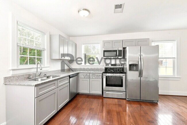 Building Photo - 400 Dupuy Ave