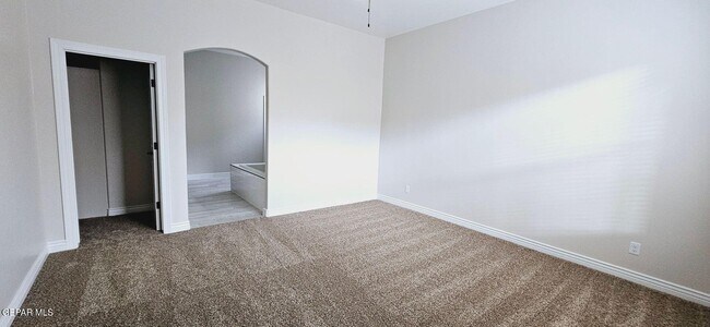 Building Photo - 1822 Bridle