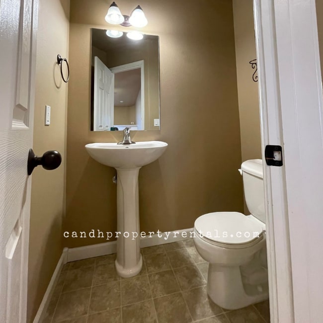 Building Photo - 1053 Picador Way