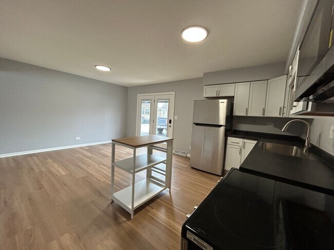 Building Photo - 1st Ct