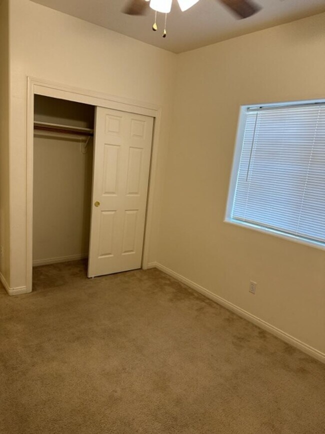Building Photo - 513 Yellow Meadow Ct