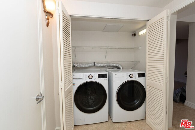 Building Photo - 171 N Church Ln