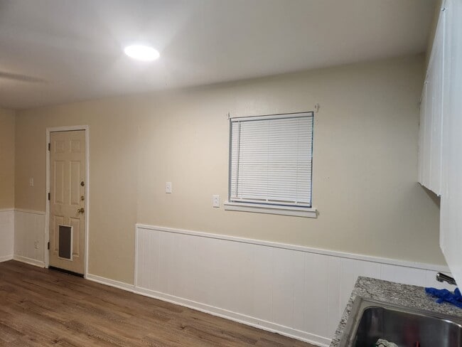 Building Photo - 615 S 1st St