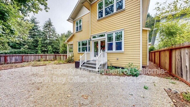 Building Photo - 14600 Jomark Ln