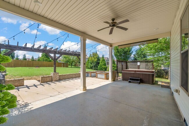 Building Photo - Elegant 4-Bedroom Home with Vaulted Ceilin...