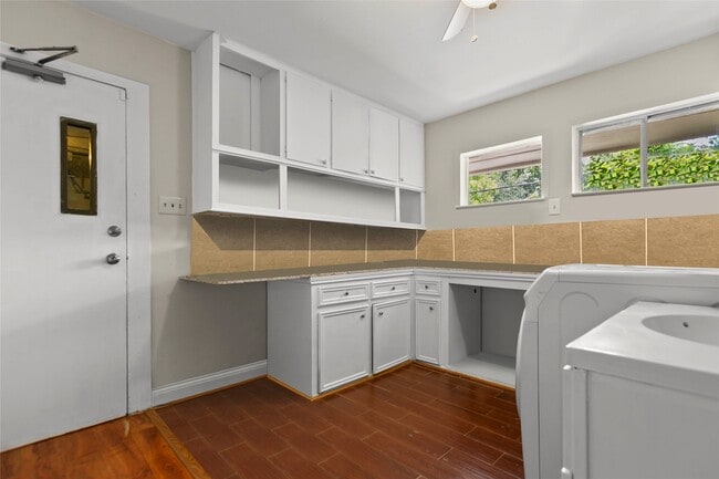 Building Photo - 3641 Deal St