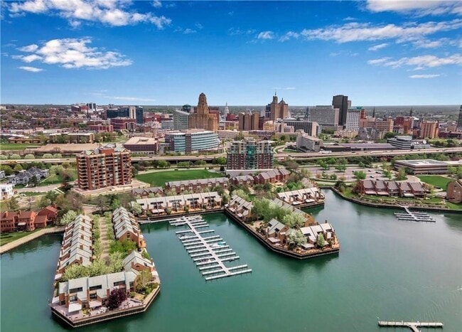 Building Photo - Lakefront