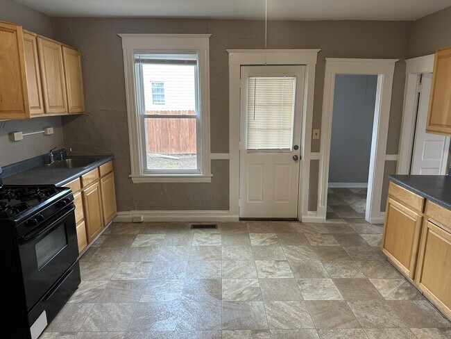 Building Photo - 238-240 Oak Street