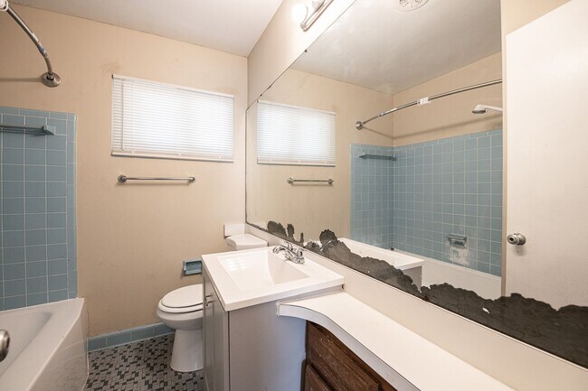 Building Photo - Great Florida Home with Garage in the Hear...