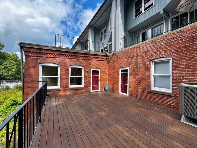 Building Photo - 362 Granville Rd
