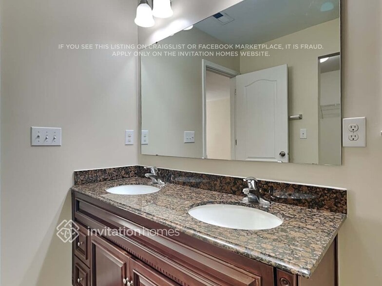 Building Photo - 2504 Blue Moss Dr