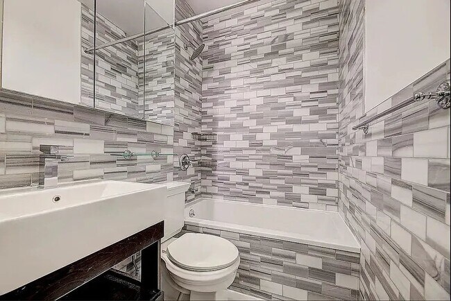 Building Photo - 248 Mott St