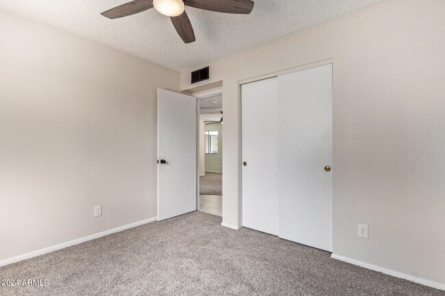 Building Photo - 3917 W Juniper Ave