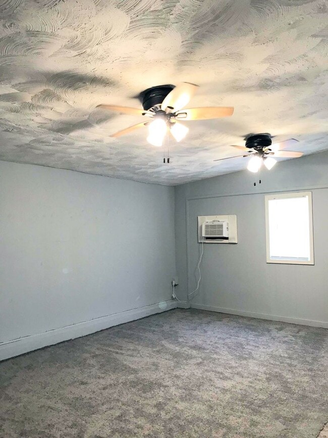 Building Photo - Clean 2 bedroom home