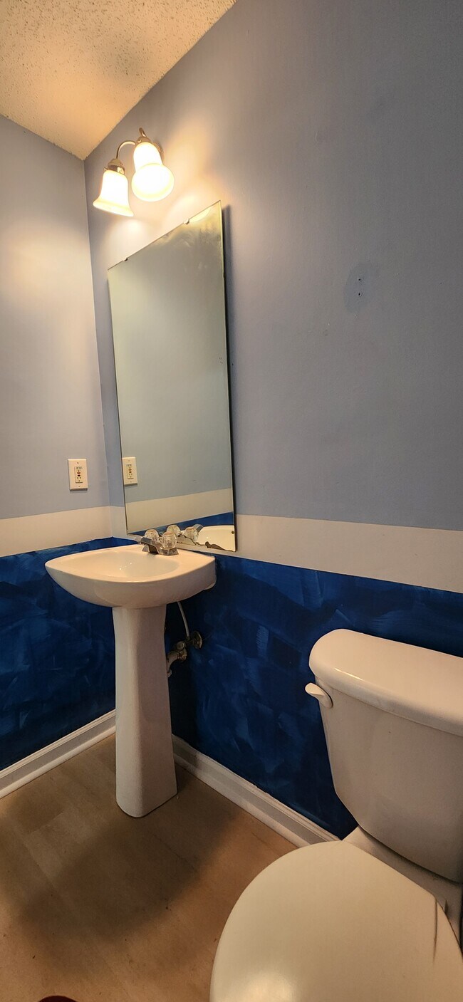 Building Photo - 1113 Waverly Pl Dr