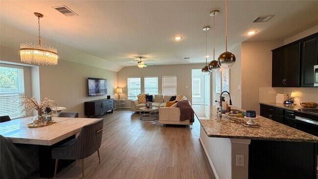 Building Photo - 25112 Slow Pnes Dr