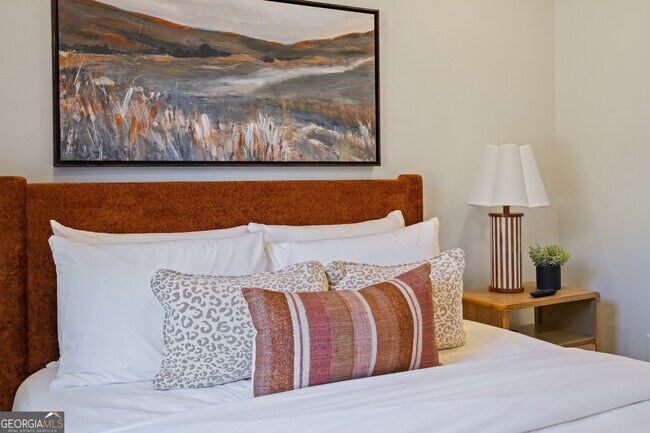 Building Photo - 17 N Wesley Ridge