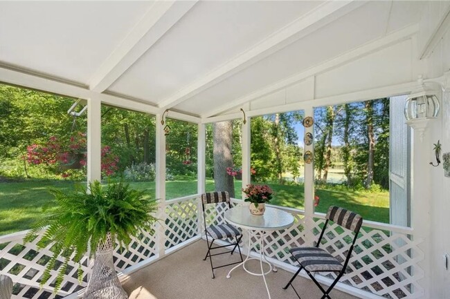 3 season porch - 17800 Frommes Cir